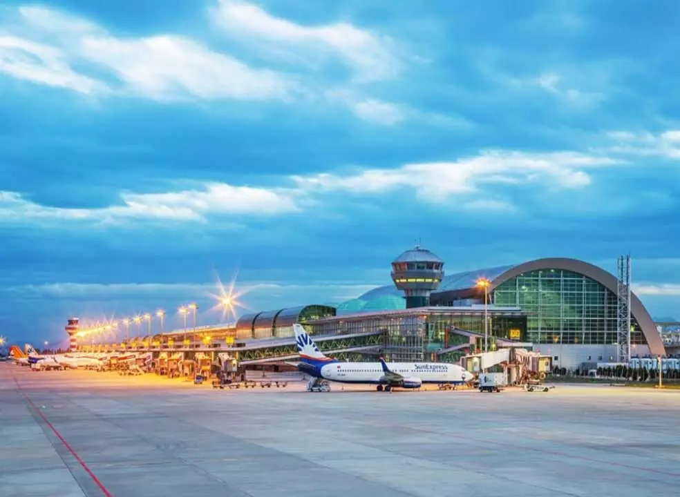 İzmir Airport (ADB)